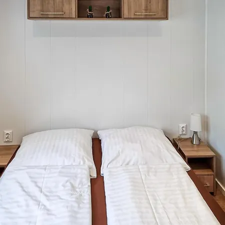 2 Bedroom Stunning Stacaravan In Lohmen Am