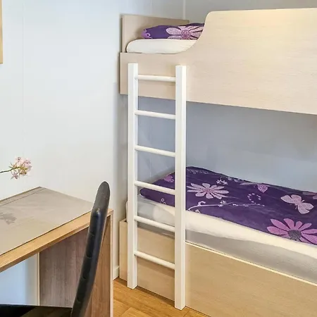 2 Bedroom Stunning Stacaravan In Lohmen Am Garden